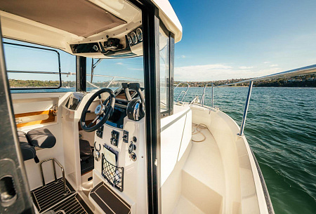 Катер Parker 800 Pilothouse